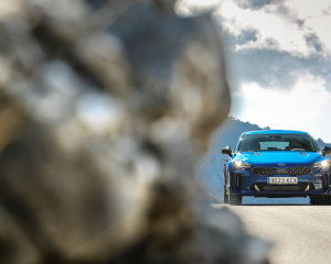 Kia Stinger blue dynamic  (29)